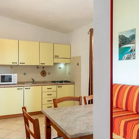 בית נופש Sea View Isola Rossa 1 *