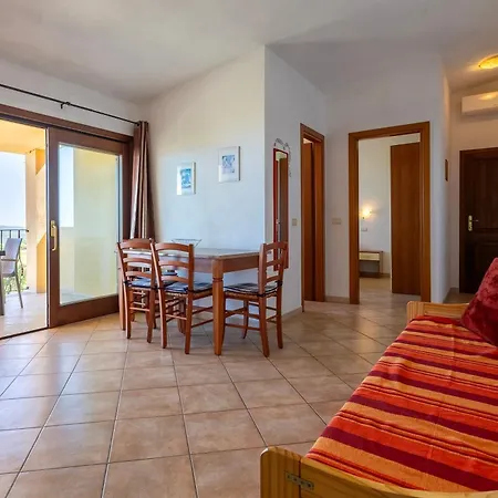 בית נופש Sea View Isola Rossa 1